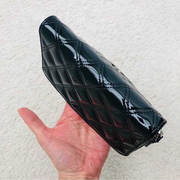 Auth Chanel patent leather zip around wallet - Picture 14 of 17